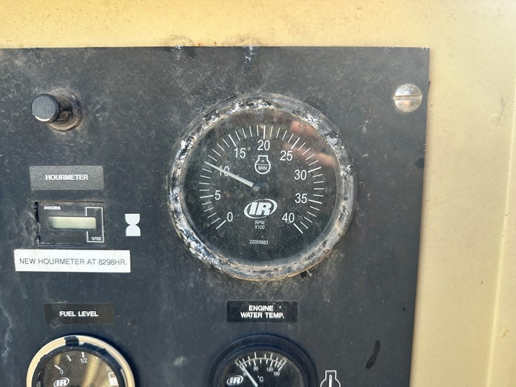 #60115-•-ingersoll-rand-1070-towable-air-compressor-image-61