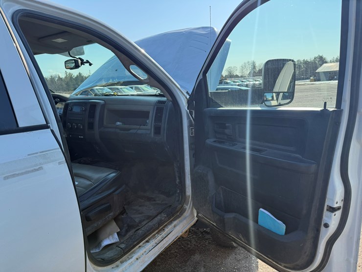 #2034-•-2012-ram-5500-heavy-duty-service-truck-image-42