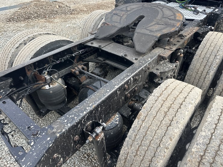 2020-kenworth-t680-image-27