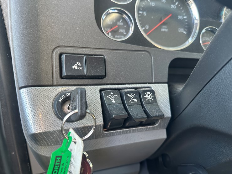 2017-kenworth-t680-image-32