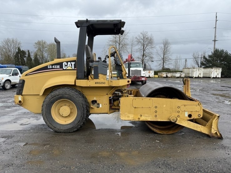 2005-caterpillar-cs-433e-image-3