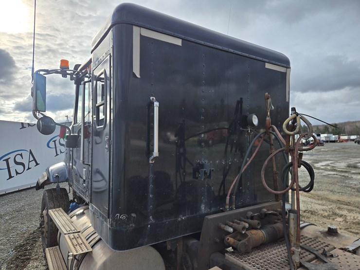 2014-massey-ferguson-8-image-16