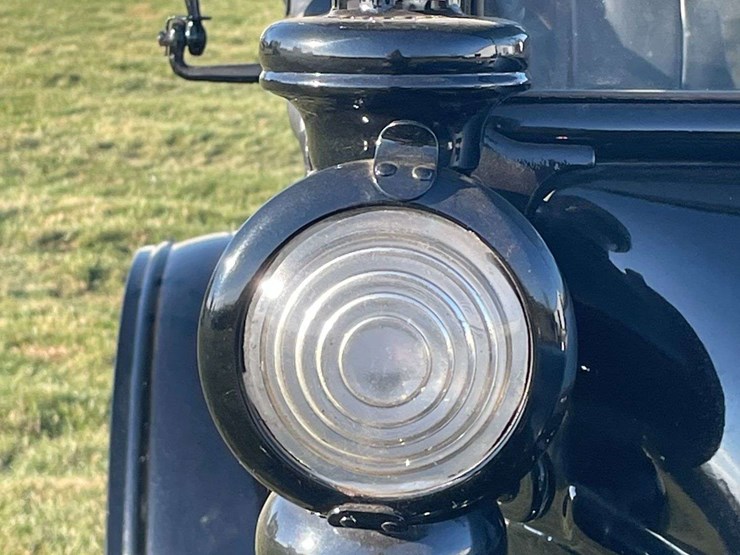 1917-model-t-touring-image-88