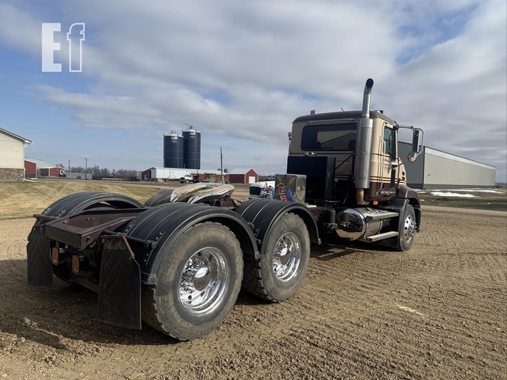 2007-mack-pinnacle-cxp613-image-3