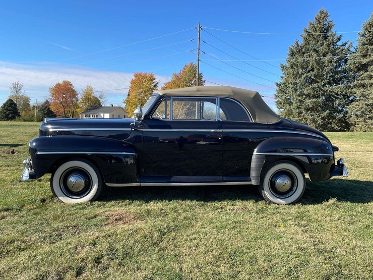 1948-ford-super-deluxe-convertible-image-2