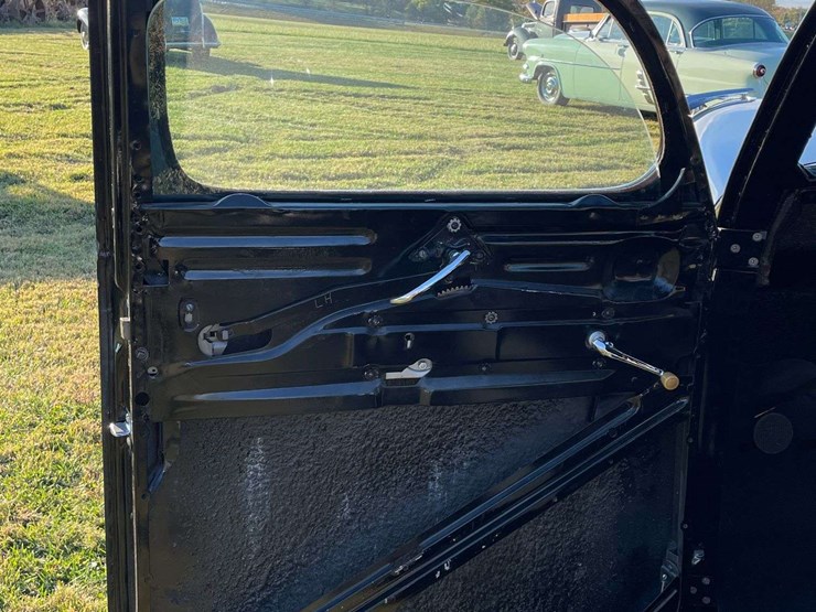 1939-ford-coupe-image-33