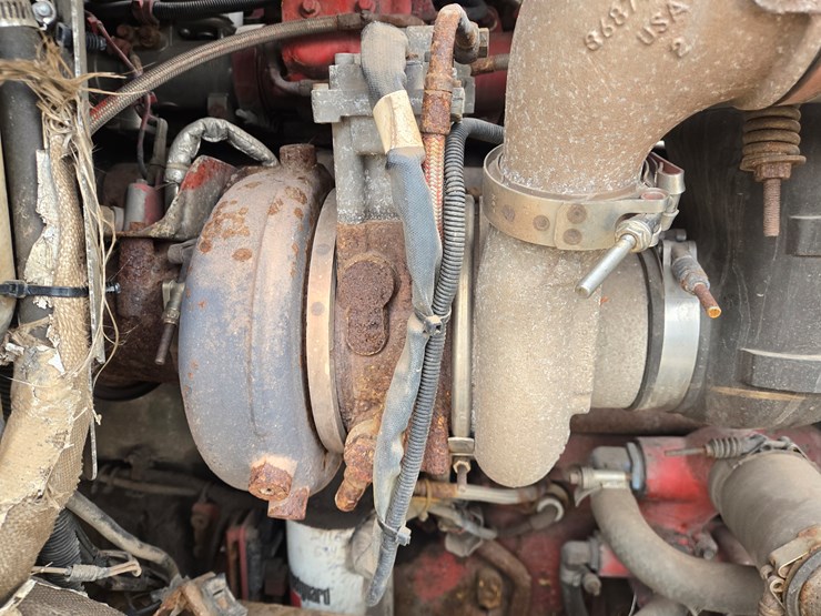 2014-massey-ferguson-8-image-40