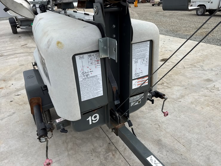 2015-massey-ferguson-8-image-25