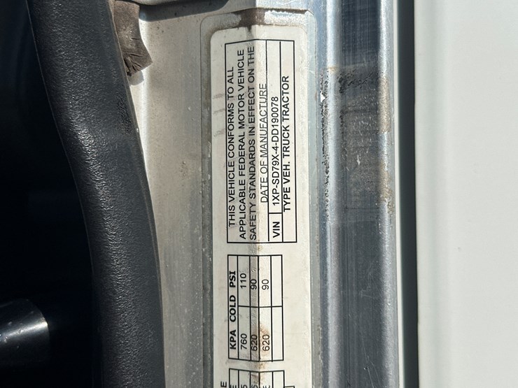 2013-peterbilt-365-image-96