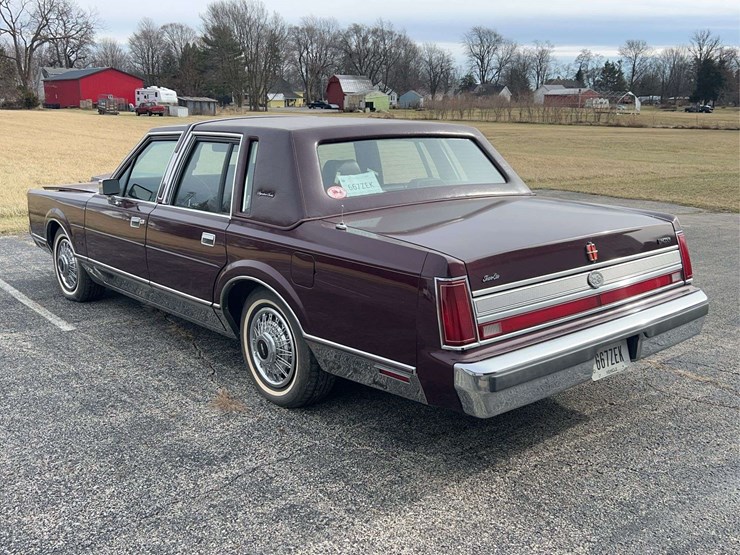 1989-lincoln-town-car-image-5