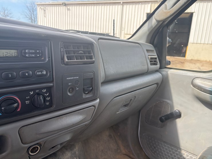 2004-ford-f450-image-33