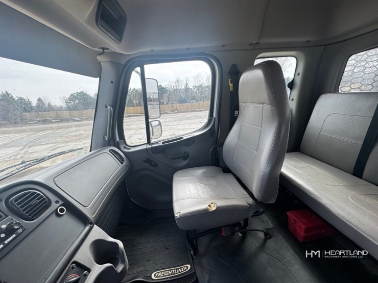 2023-freightliner-m2-106-image-57