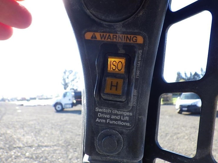 2020-bobcat-s550-image-27