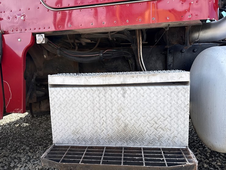 2004-peterbilt-378-image-12