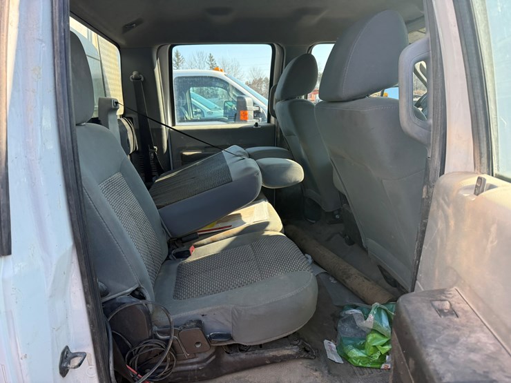 2012-ford-f550-xl-image-40