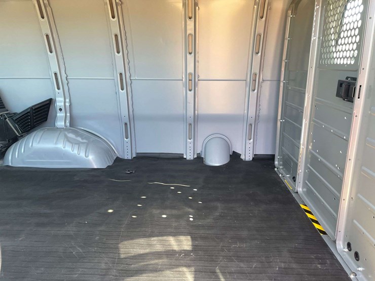 2024-chevrolet-express-2500-image-15