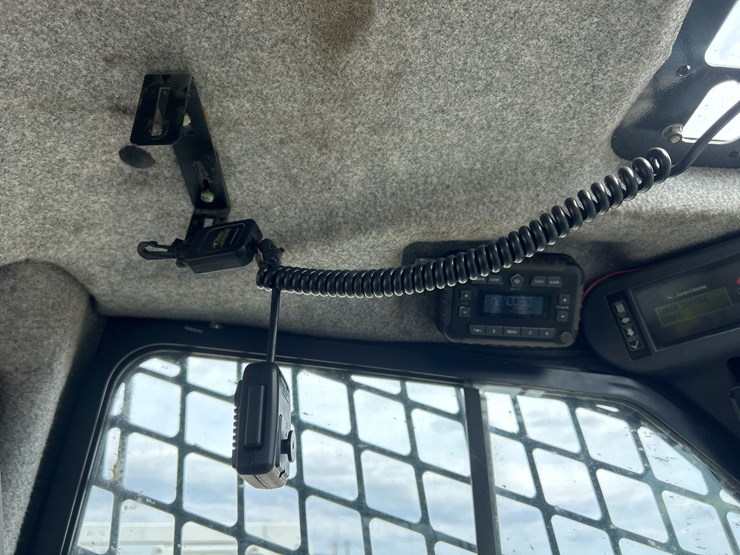 2020-deere-332g-image-50