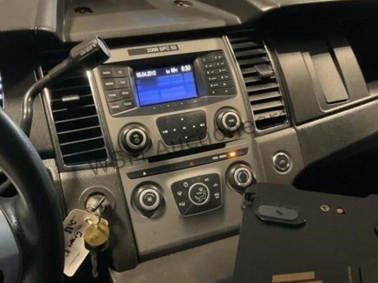 2013-ford-taurus-sdn-image-18