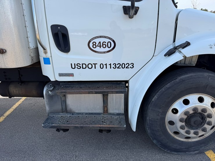 #2160-•-2006-freightliner-business-class-m2-box-truck-image-16