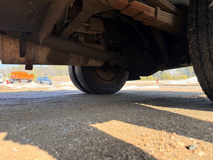 2001-isuzu-npr-image-53