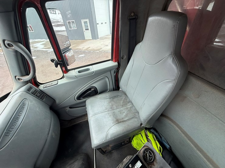 #1052-•-2007-international-7600sfa-tri-axle-dump-truck-image-39