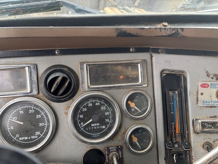 1997-ford-lt8000-image-43