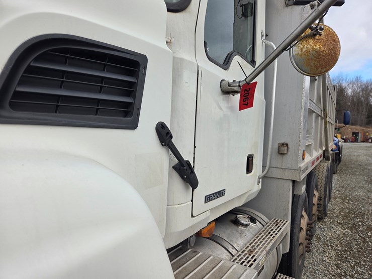 2006-massey-ferguson-8-image-17