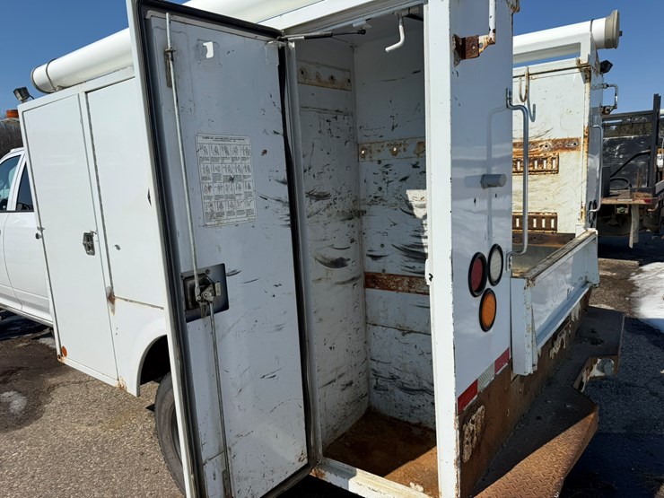 #2049-•-2015-ram-5500-heavy-duty-service-truck-image-15