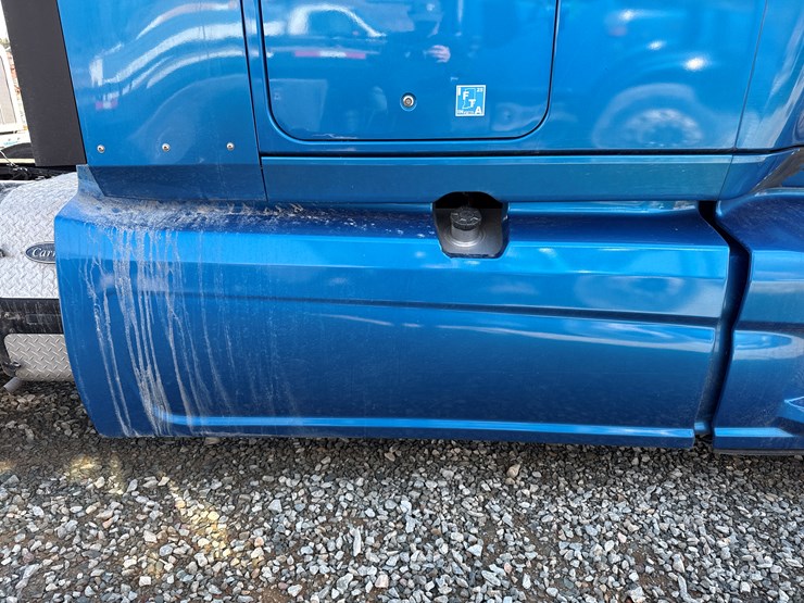 #2199-•-2020-international-a26-sleeper-cab-truck-tractor-image-14