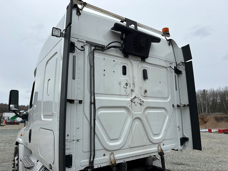 2017-massey-ferguson-8-image-37