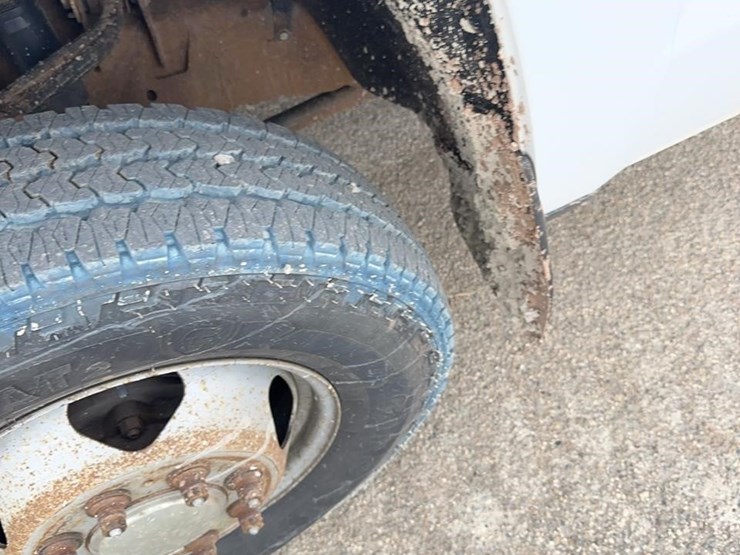 2018-chevrolet-3500-image-15