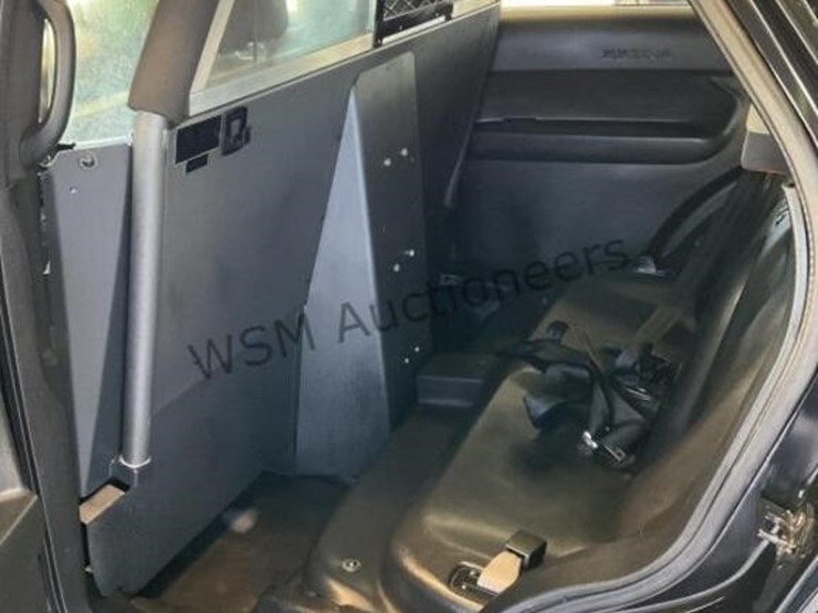 2016-ford-explorer-image-22