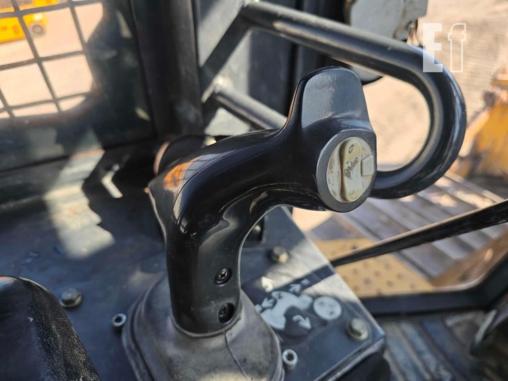 2006-deere-750j-image-20