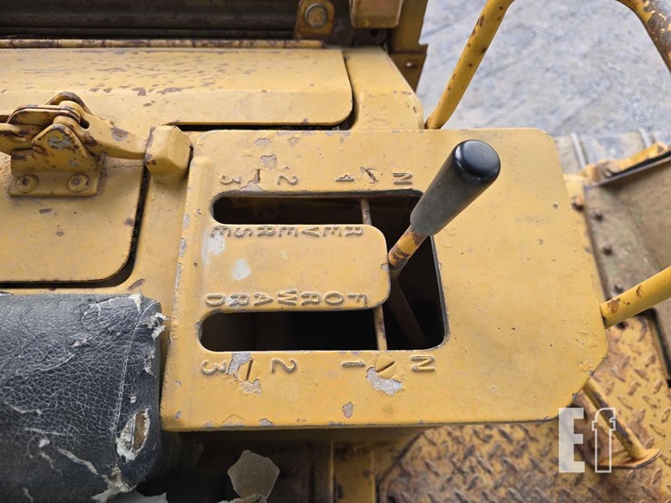 1982-caterpillar-d6d-image-21