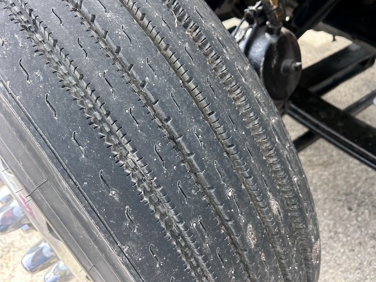 2000-peterbilt-379-image-77