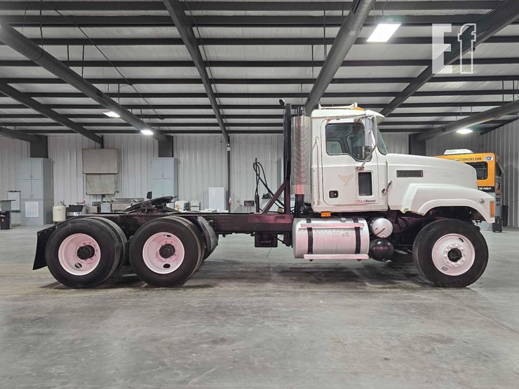 2005-mack-chn613-image-6