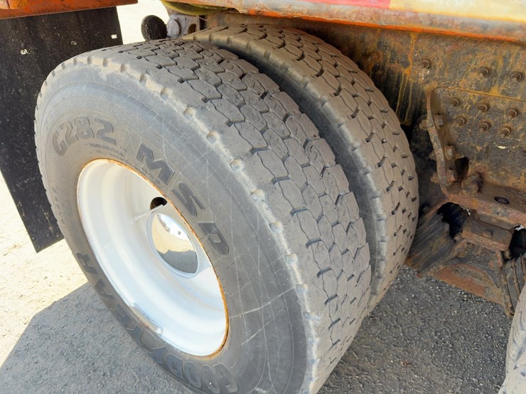 2012-international-7600-image-18