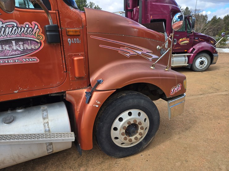 #1515-•-2005-international-9400i6x4-sleeper-cab-truck-tractor-image-10