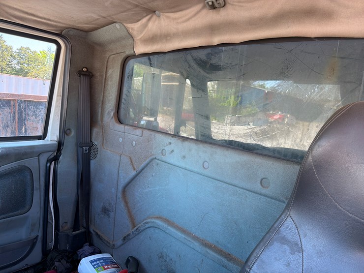 2005-international-durastar-4400-image-39