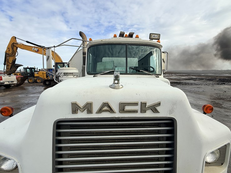 1988-mack-dm690s-image-42