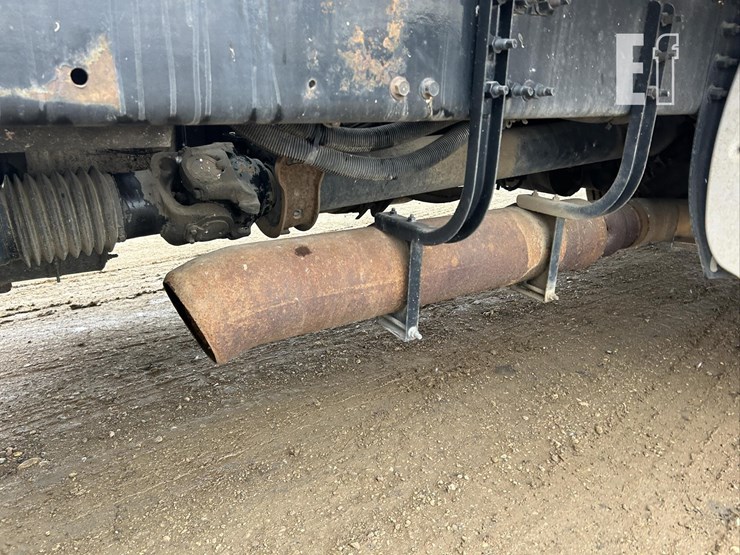 2015-volvo-vnl62t630-image-15