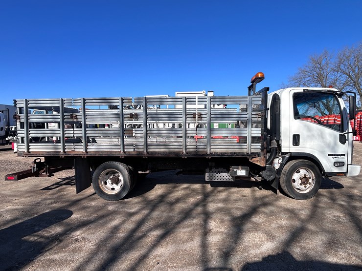 2012-isuzu-npr-image-6