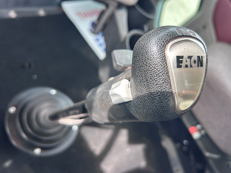 #1009-•-2012-western-star-conventional-4-sleeper-cab-truck-tractor-image-53