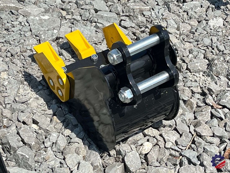unused-2026-ce-8"-toothed-bucket-image-3