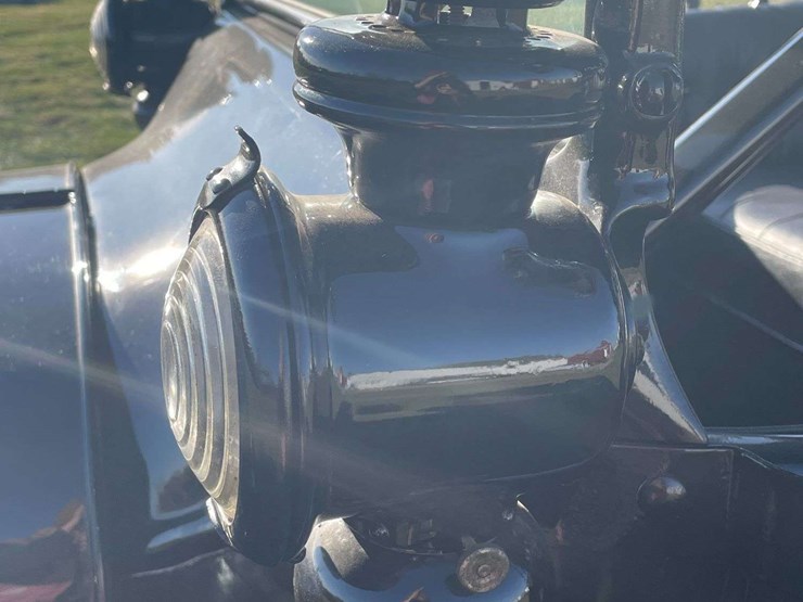 1917-model-t-touring-image-53