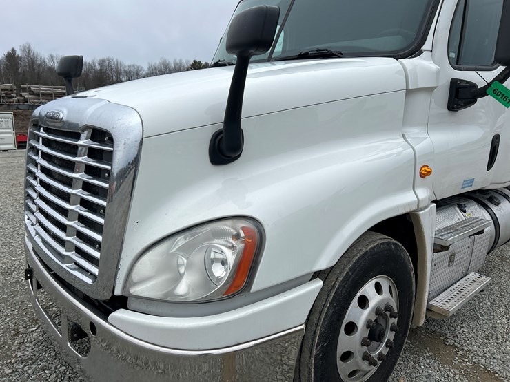 2017-massey-ferguson-8-image-9