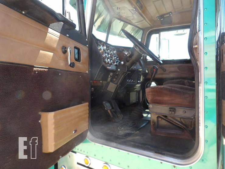 1997-peterbilt-379exhd-image-24