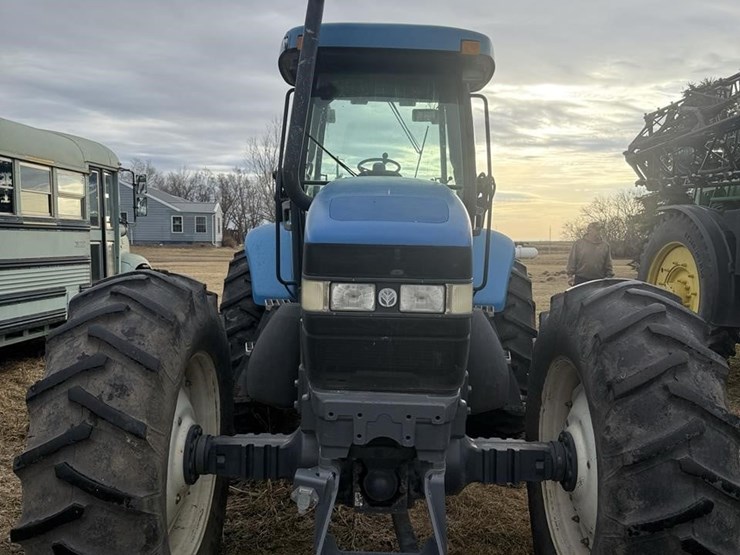 new-holland-tv140-image-8