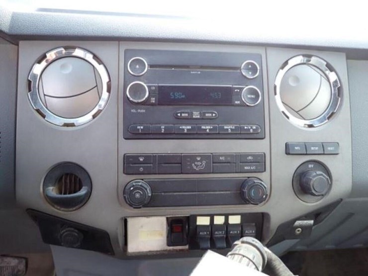 2012-ford-f750-xlt-image-17