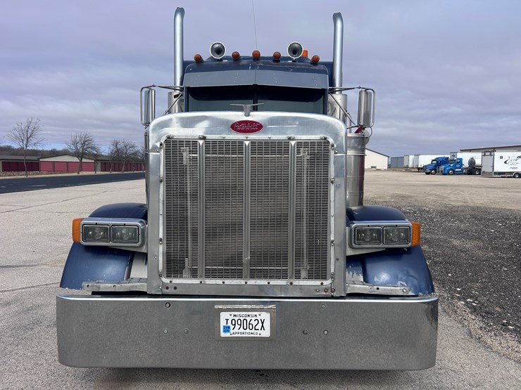 2000-peterbilt-379-image-8